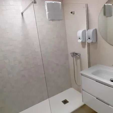 Amplio Piso Proximo A La Catedral Y El Camino. C2 *