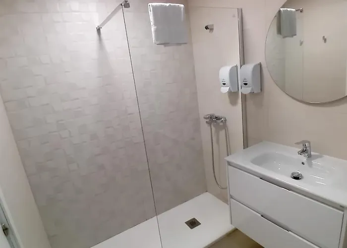 Amplio Piso Proximo A La Catedral Y El Camino. C2 *